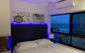Maravilhoso apartamento 2 quartos vista mar no Ondina Apart